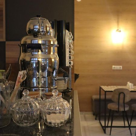 Horizons Hotel Rooms 巴统 外观 照片