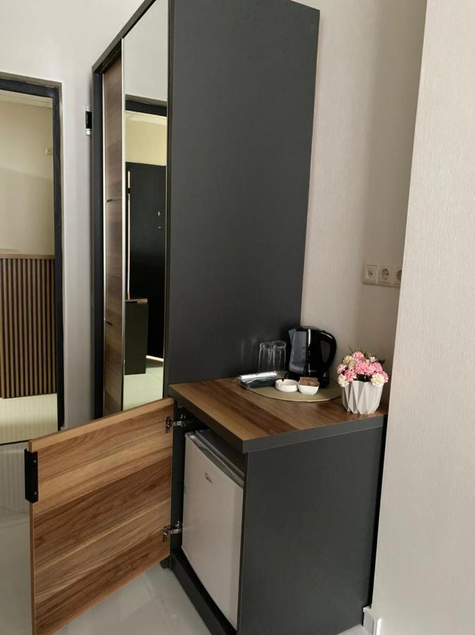 Horizons Hotel Rooms 巴统 外观 照片