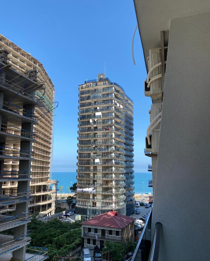 Horizons Hotel Rooms 巴统 外观 照片