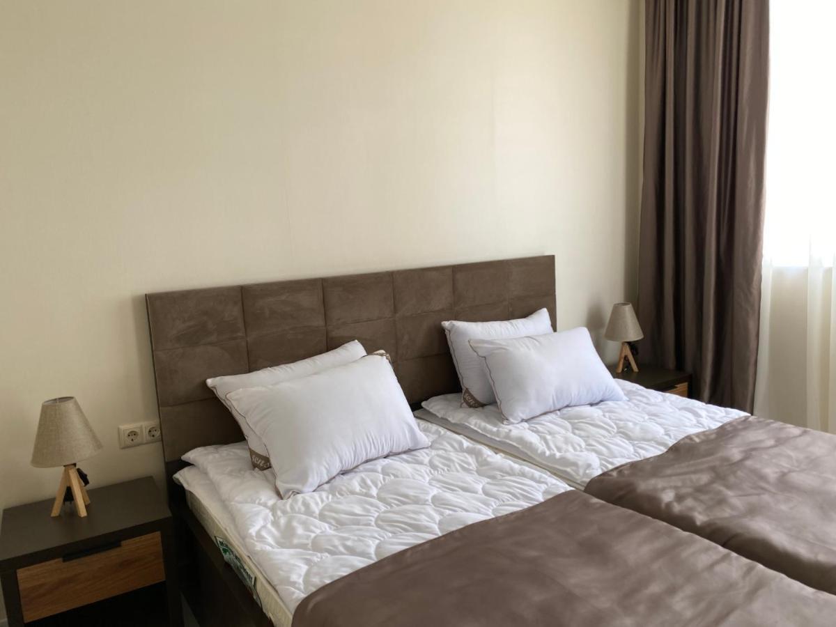 Horizons Hotel Rooms 巴统 外观 照片