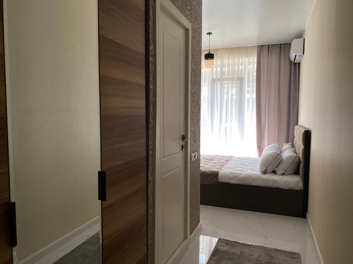 Horizons Hotel Rooms 巴统 外观 照片