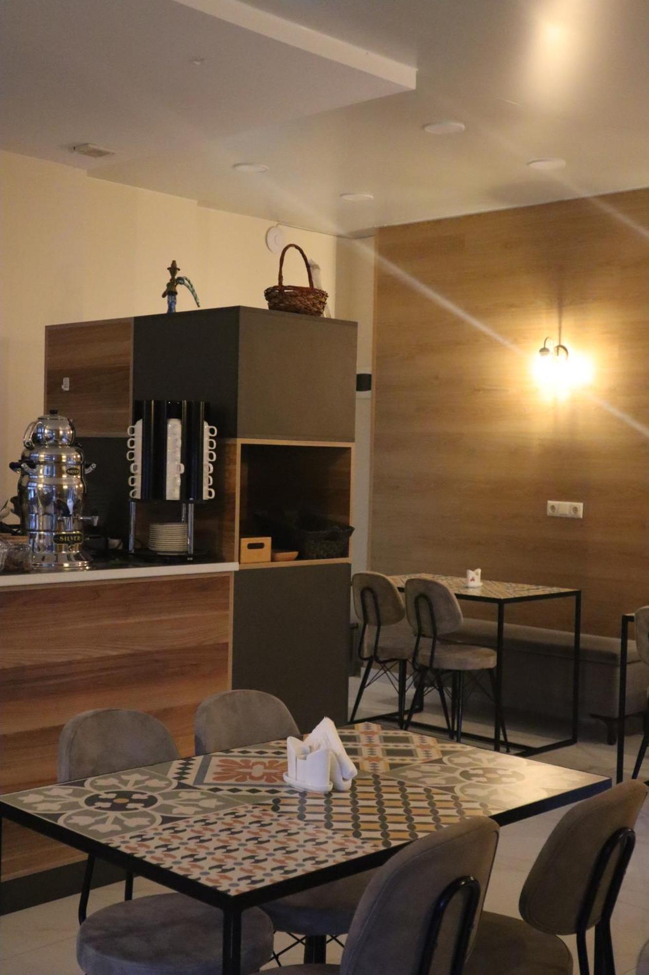 Horizons Hotel Rooms 巴统 外观 照片