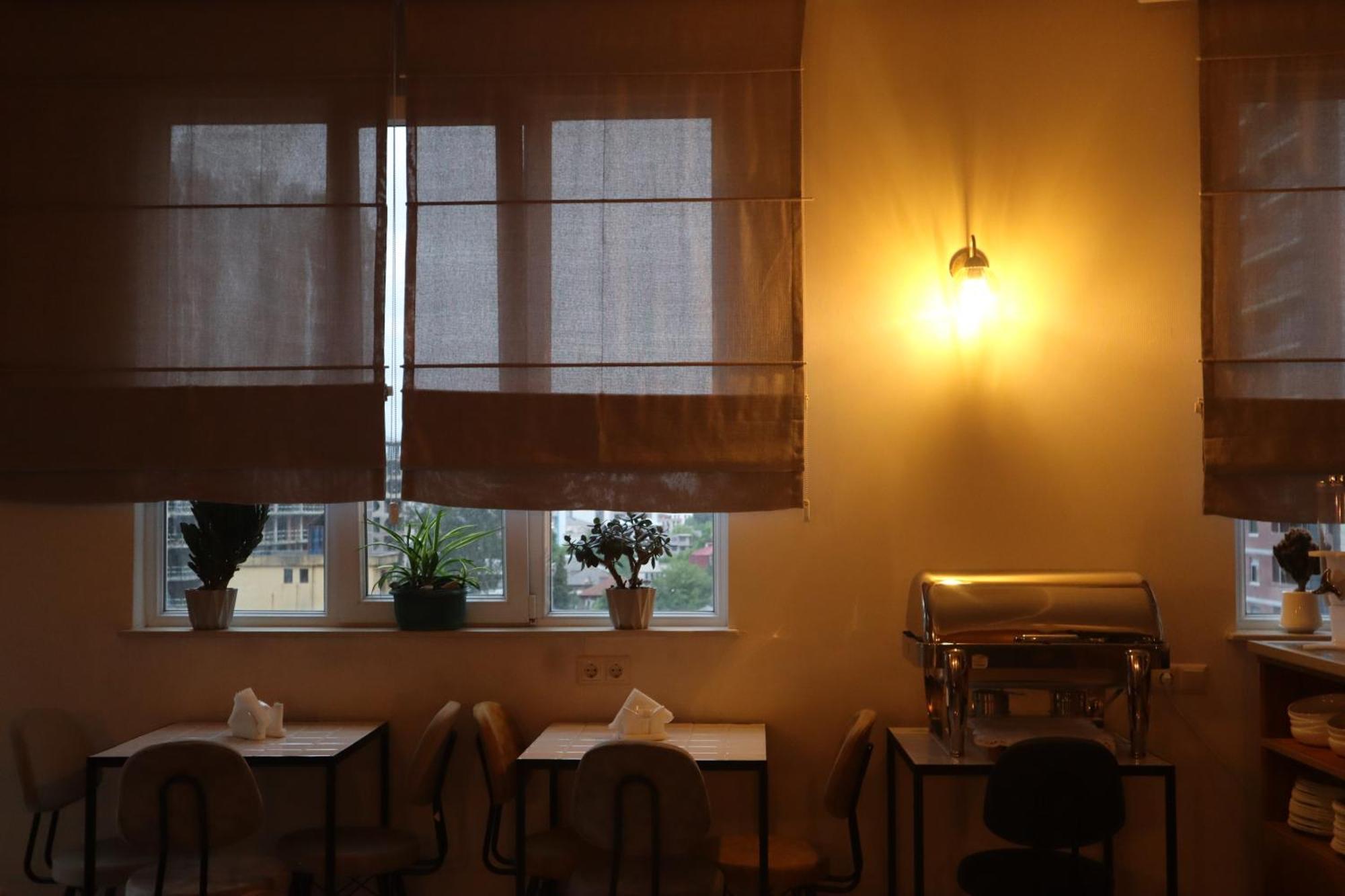 Horizons Hotel Rooms 巴统 外观 照片