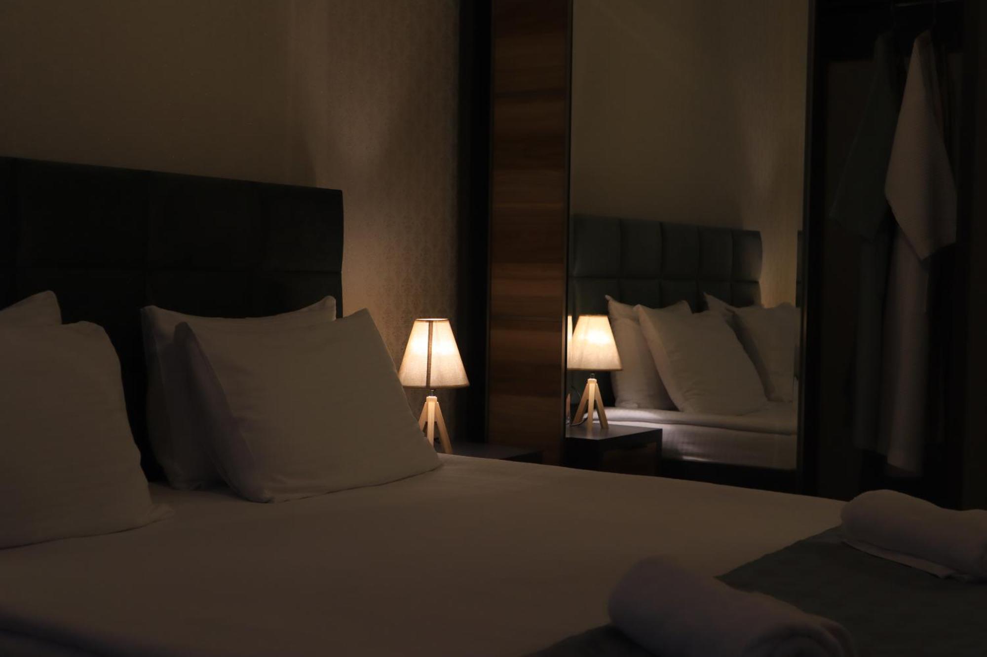 Horizons Hotel Rooms 巴统 外观 照片