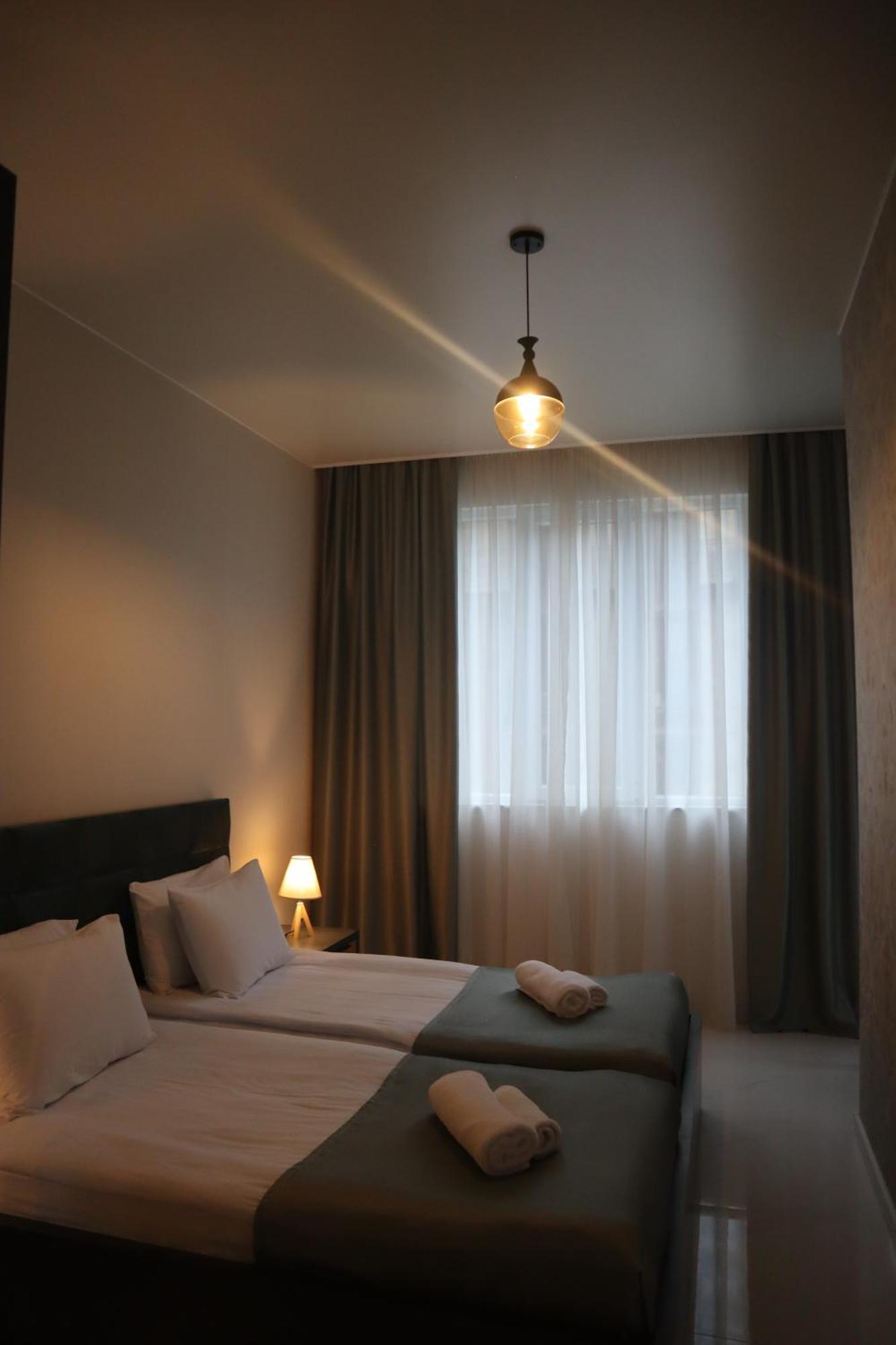 Horizons Hotel Rooms 巴统 外观 照片