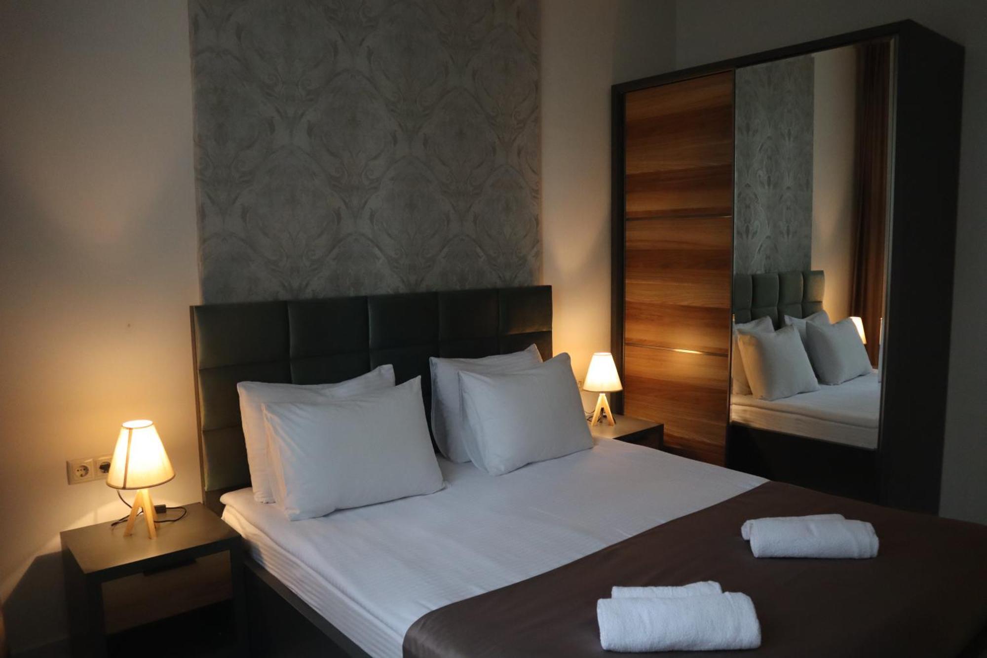 Horizons Hotel Rooms 巴统 外观 照片