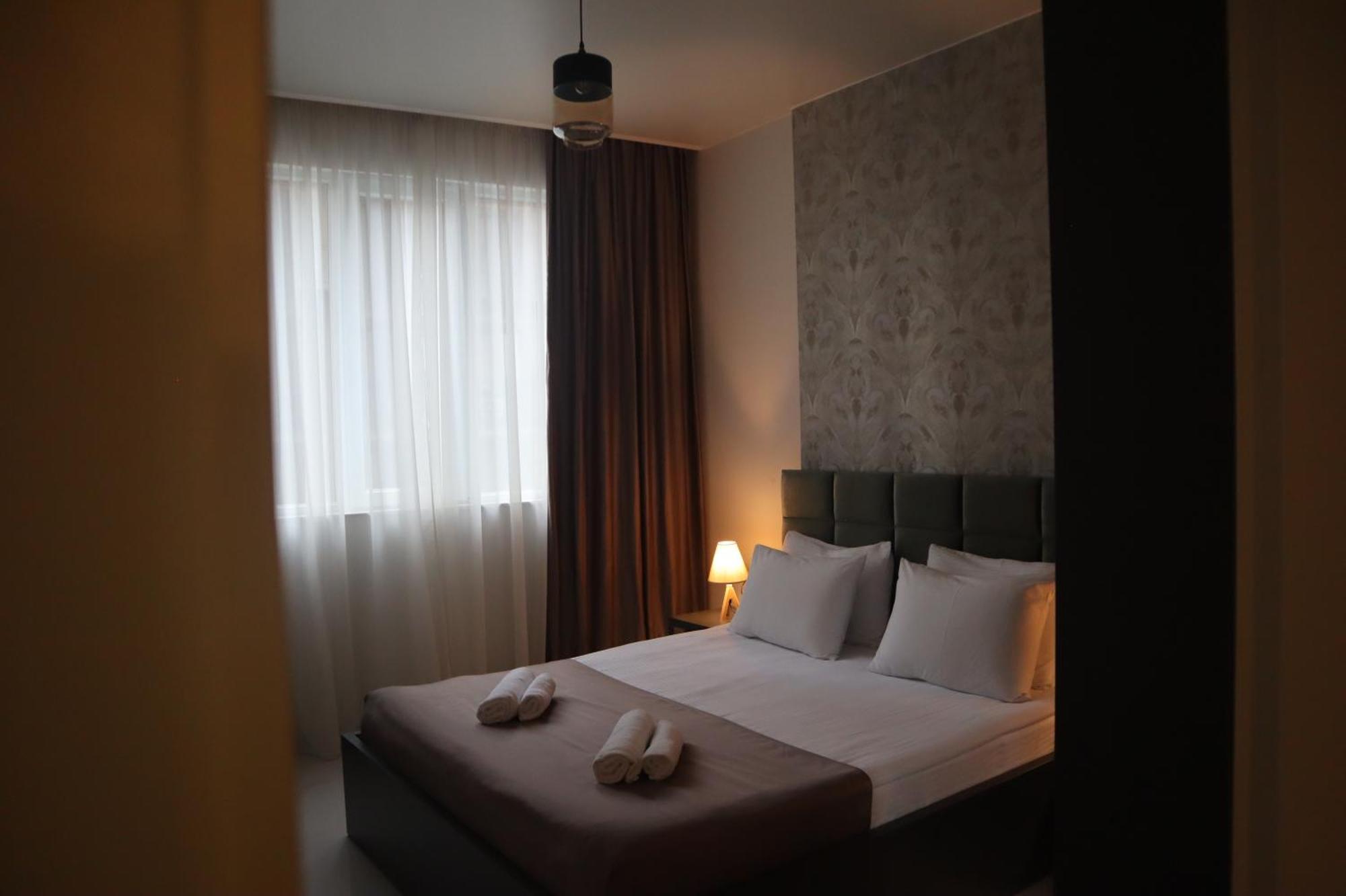 Horizons Hotel Rooms 巴统 外观 照片