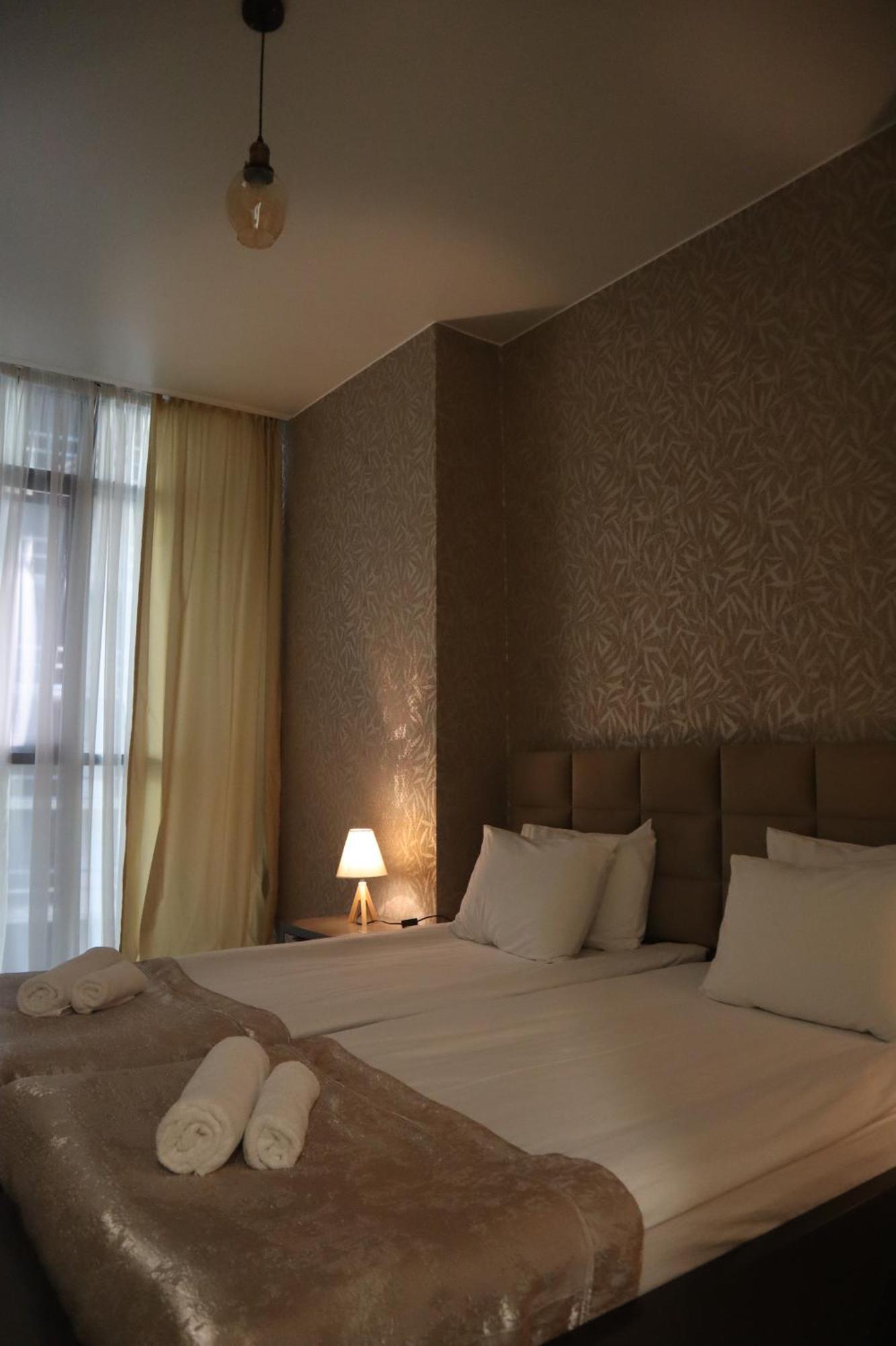 Horizons Hotel Rooms 巴统 外观 照片