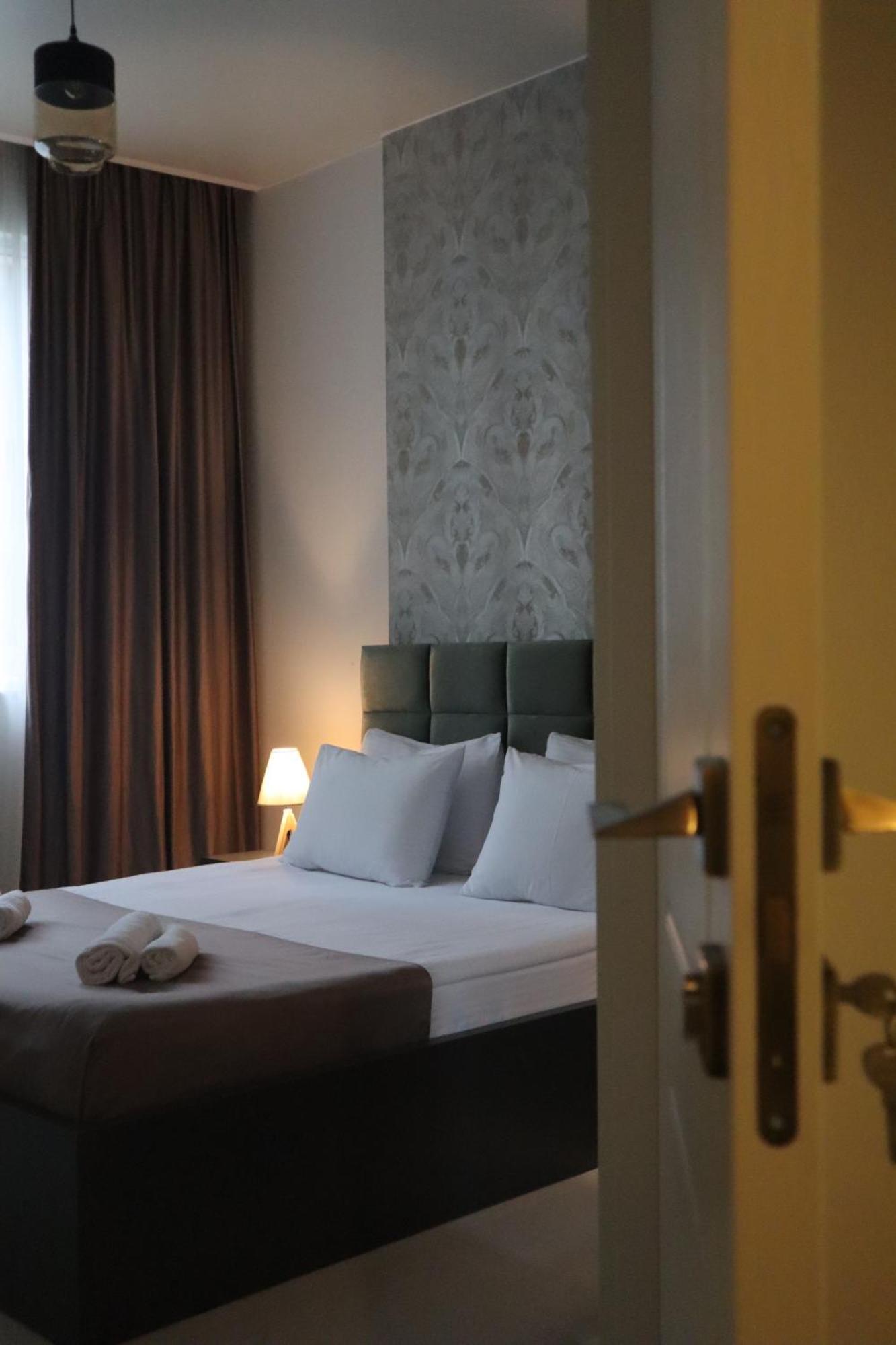 Horizons Hotel Rooms 巴统 外观 照片
